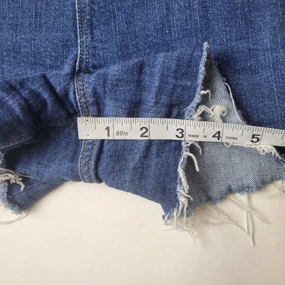 Old Navy Boyfriend Jean Shorts Button Fly Frayed Hem 14 - Picture 8 of 9